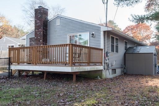 82 Lake Dr