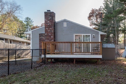 82 Lake Dr