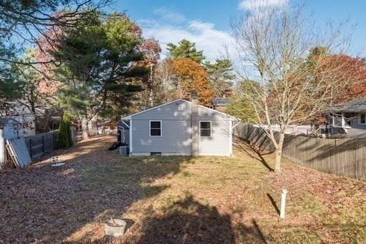 82 Lake Dr