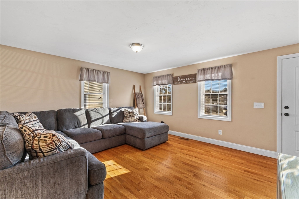 17 Rowley Ave