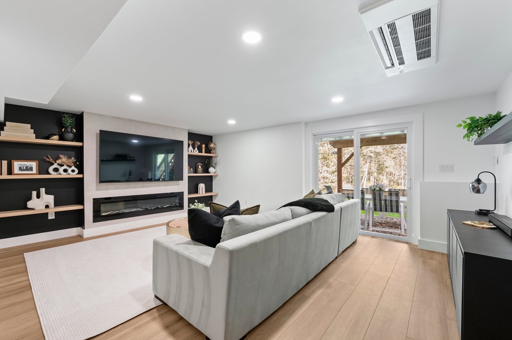 86 Pioneer Trail
