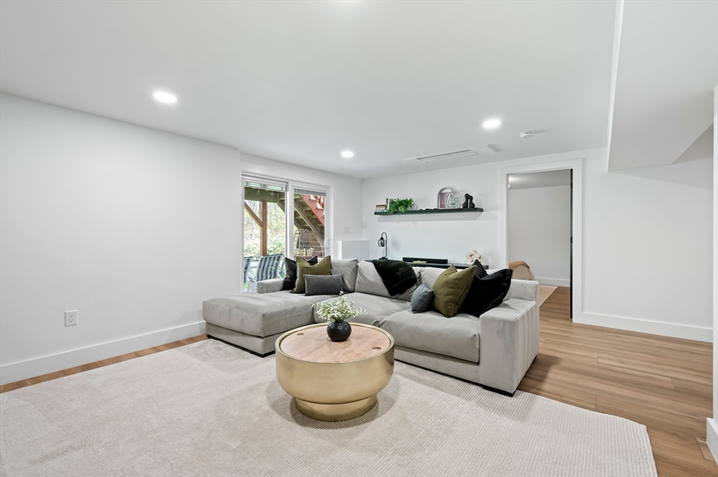 86 Pioneer Trail