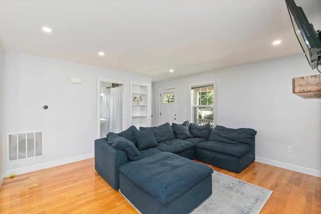 22 Maplewood St # 22