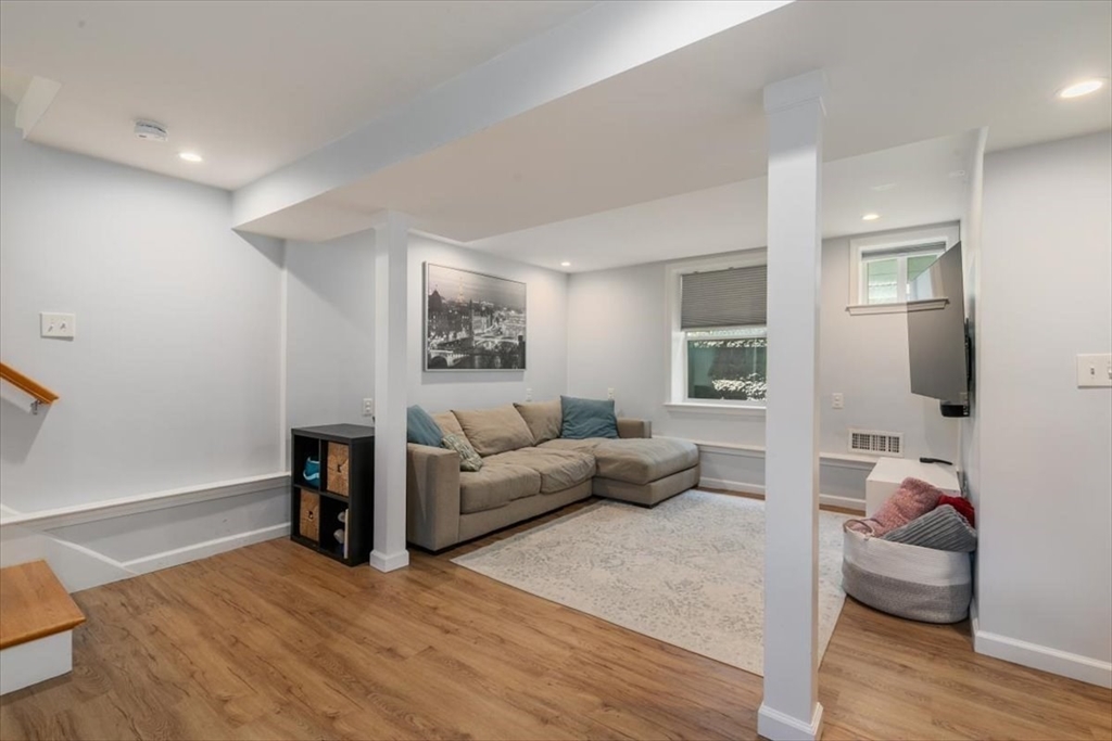 22 Maplewood St # 22