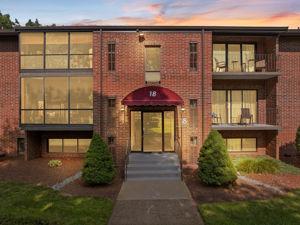 221 Oak St # 24 Unit: 18-24