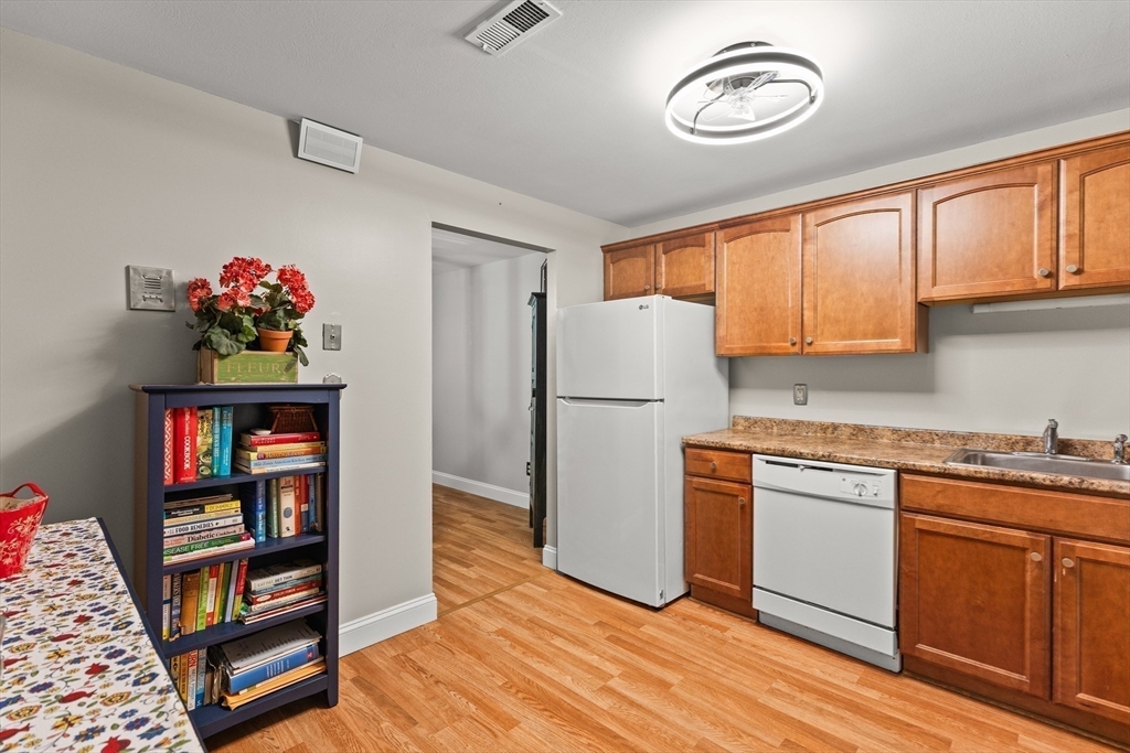 221 Oak St # 24 Unit: 18-24