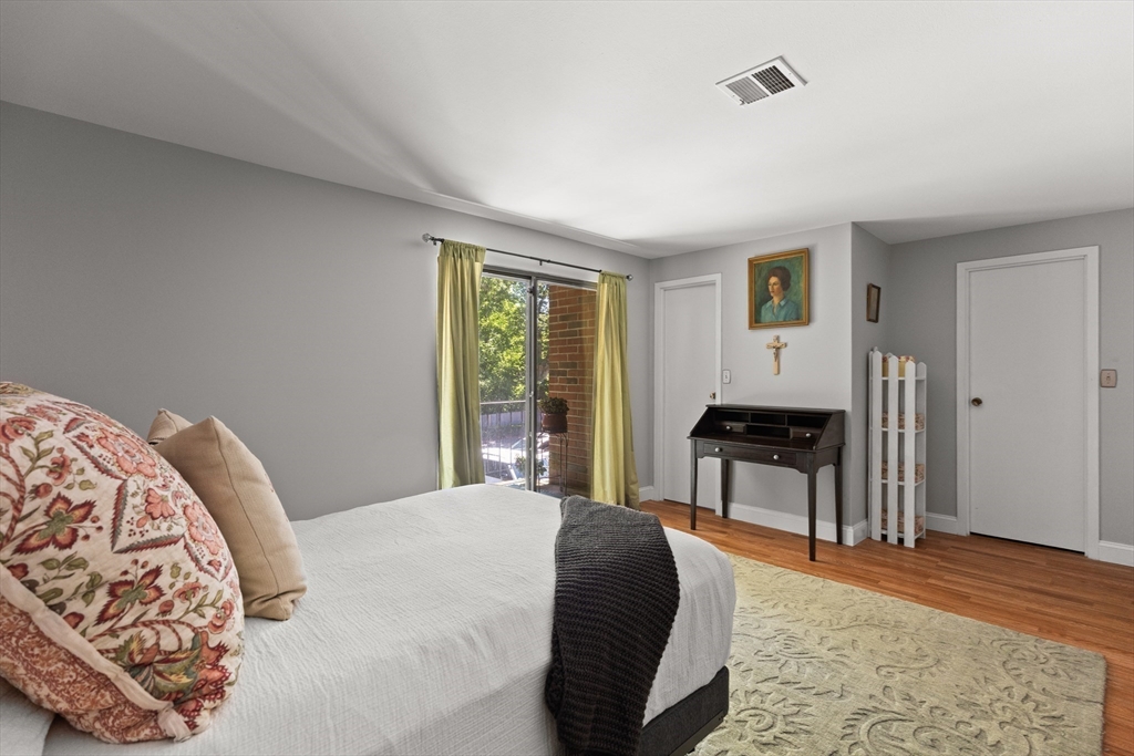 221 Oak St # 24 Unit: 18-24
