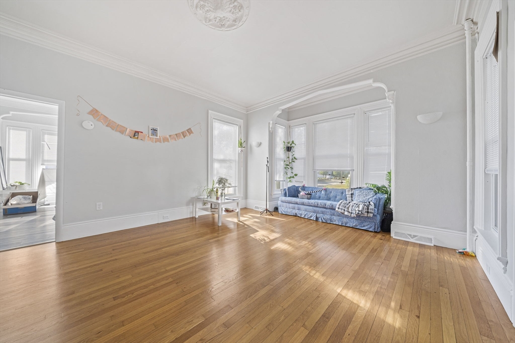 152 S Franklin St