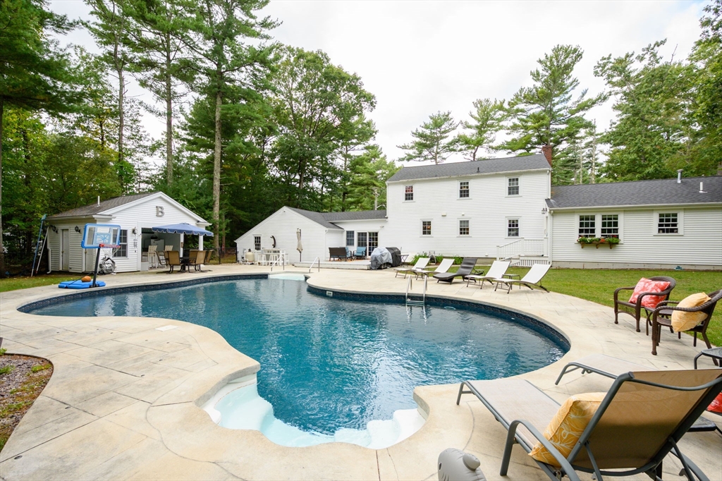 234 Forest St, Pembroke