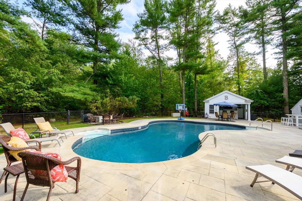 234 Forest St, Pembroke