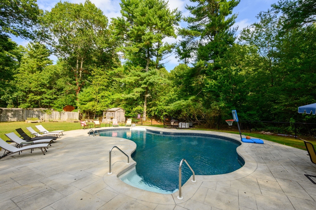 234 Forest St, Pembroke