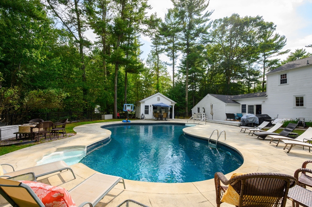 234 Forest St, Pembroke