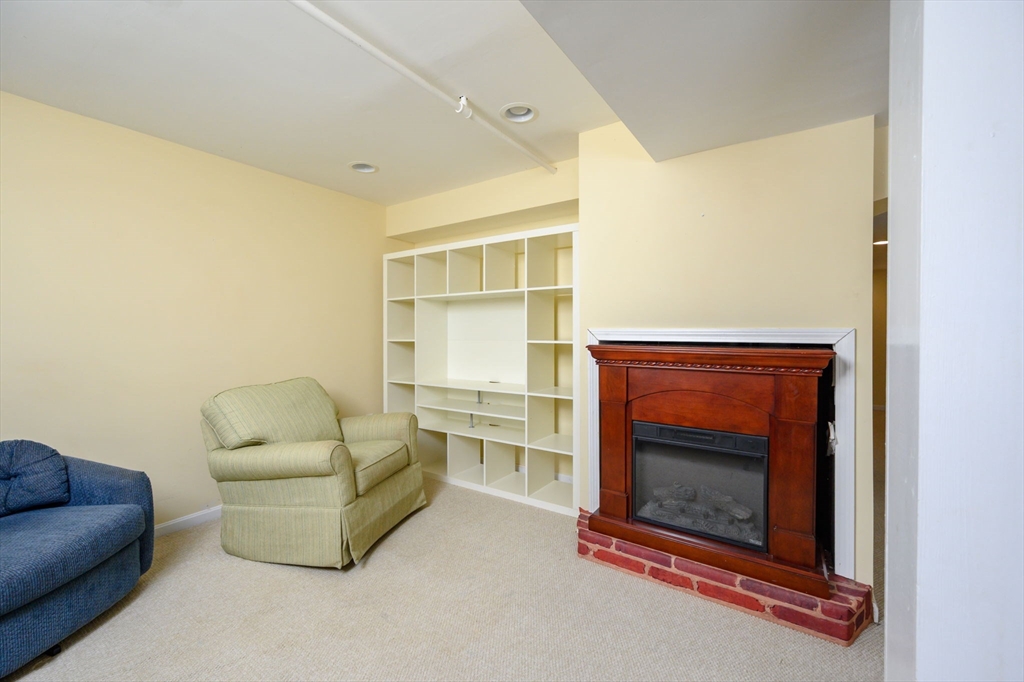 5 Harbor Hill Dr # 5