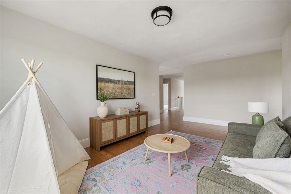4 Narragansett Dr