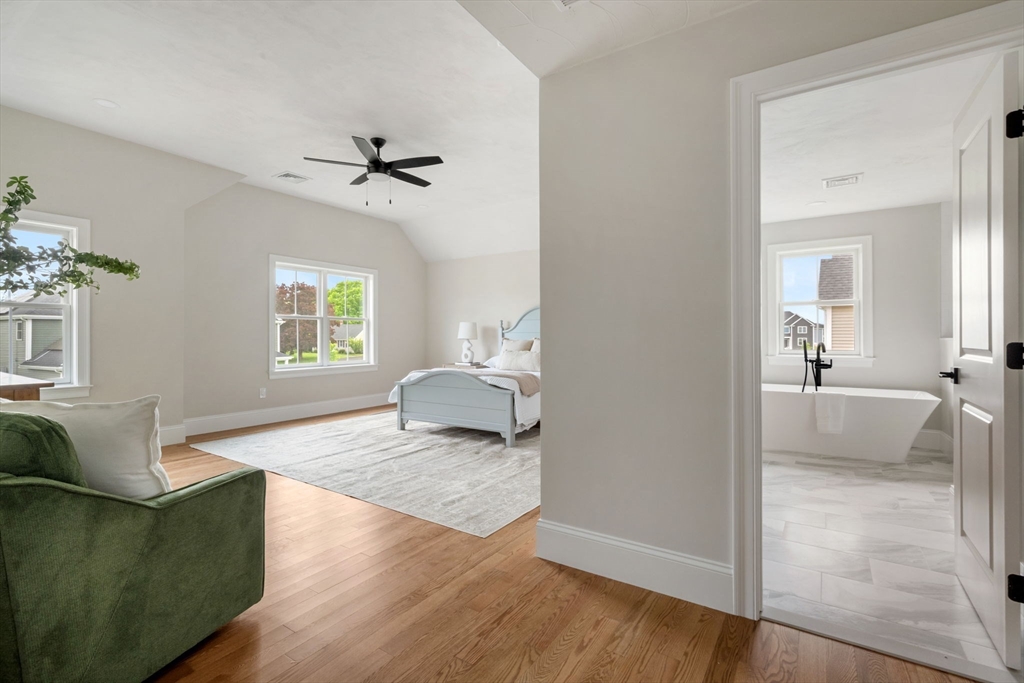 4 Narragansett Dr