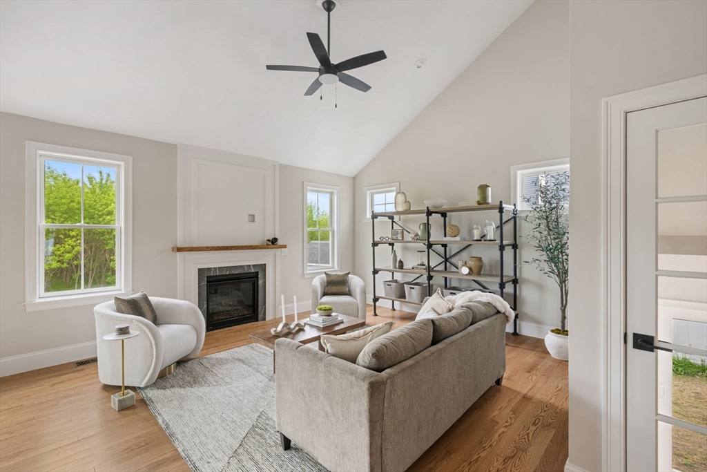 4 Narragansett Dr