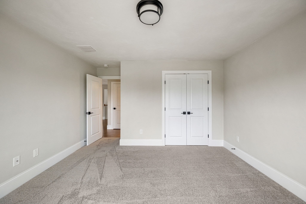 4 Narragansett Dr