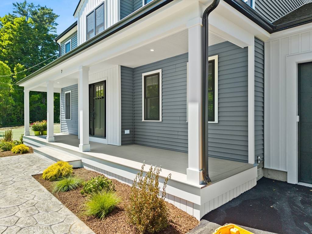 7 Elm Place