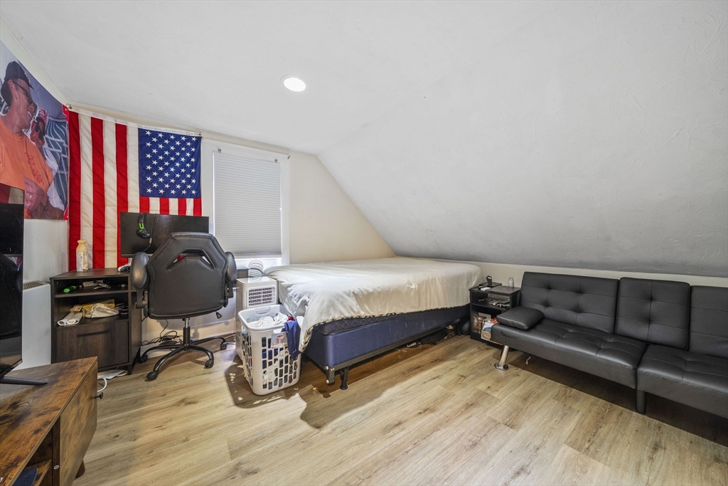 18 Bolton Pl