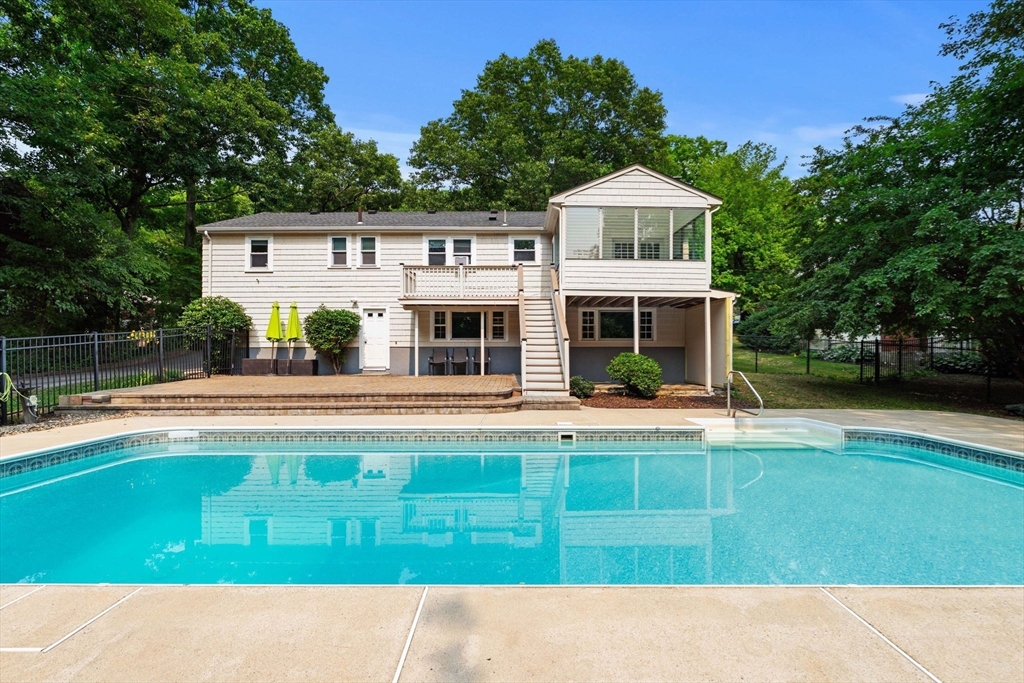 15 Crestwood Drive