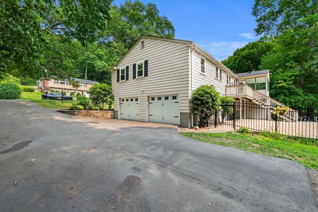 15 Crestwood Drive
