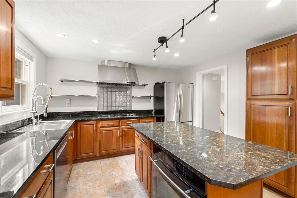 15 Crestwood Drive