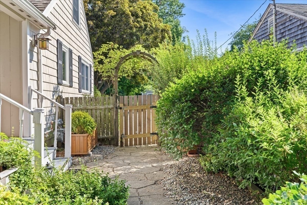 51 Temple Rd