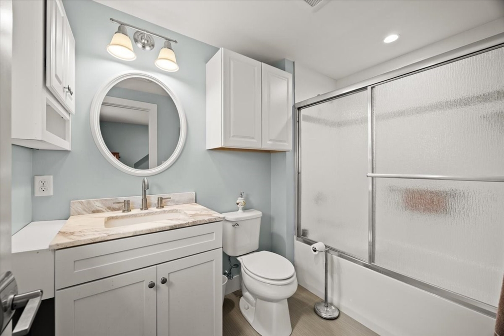 220 Center Street # 17