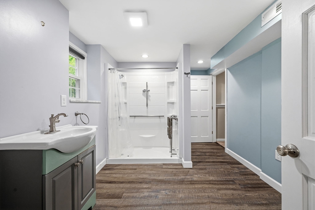 279 Center St