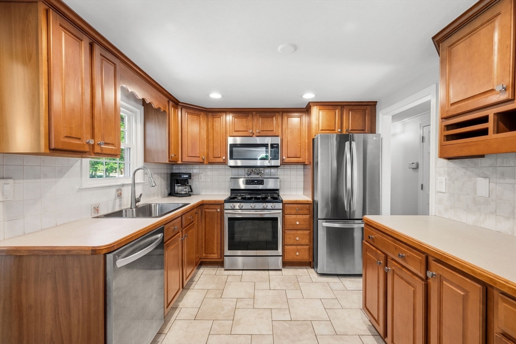 279 Center St