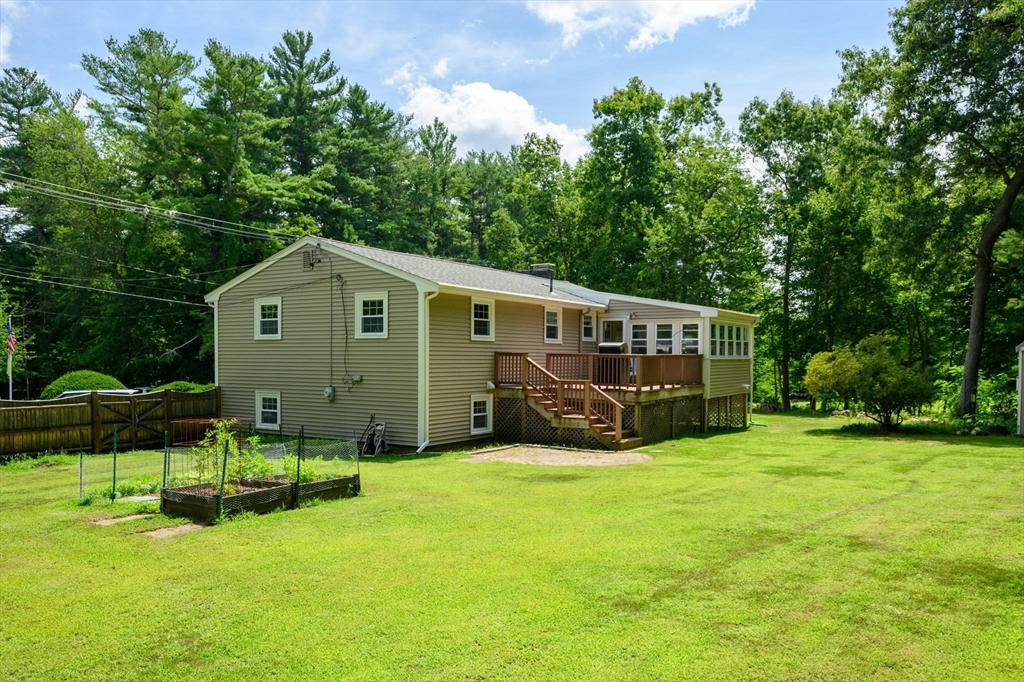 279 Center St