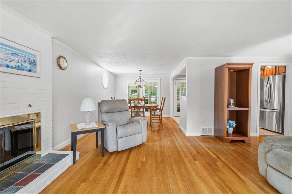 279 Center St