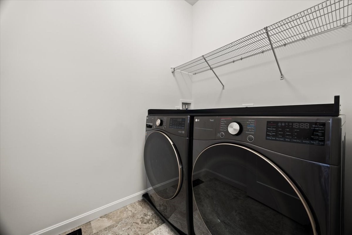 18 Oxbow Rd # 1 Unit: 12-1