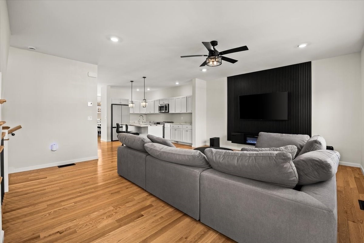 18 Oxbow Rd # 1 Unit: 12-1