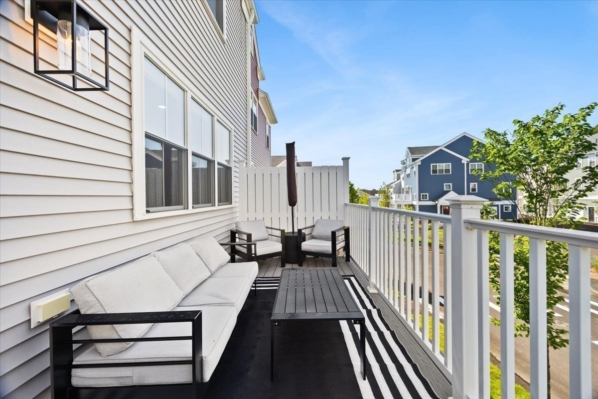 18 Oxbow Rd # 1 Unit: 12-1