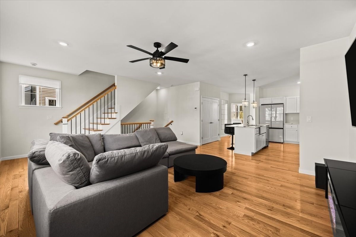18 Oxbow Rd # 1 Unit: 12-1