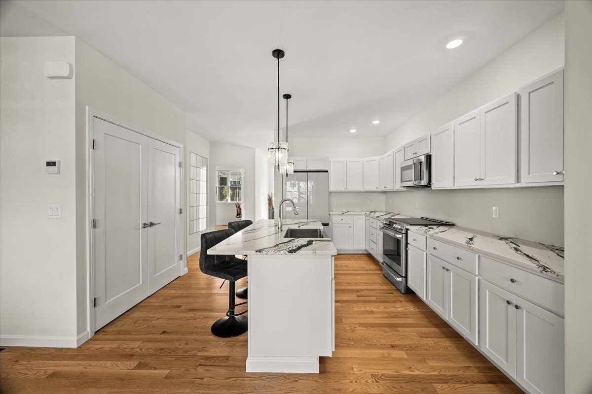 18 Oxbow Rd # 1 Unit: 12-1
