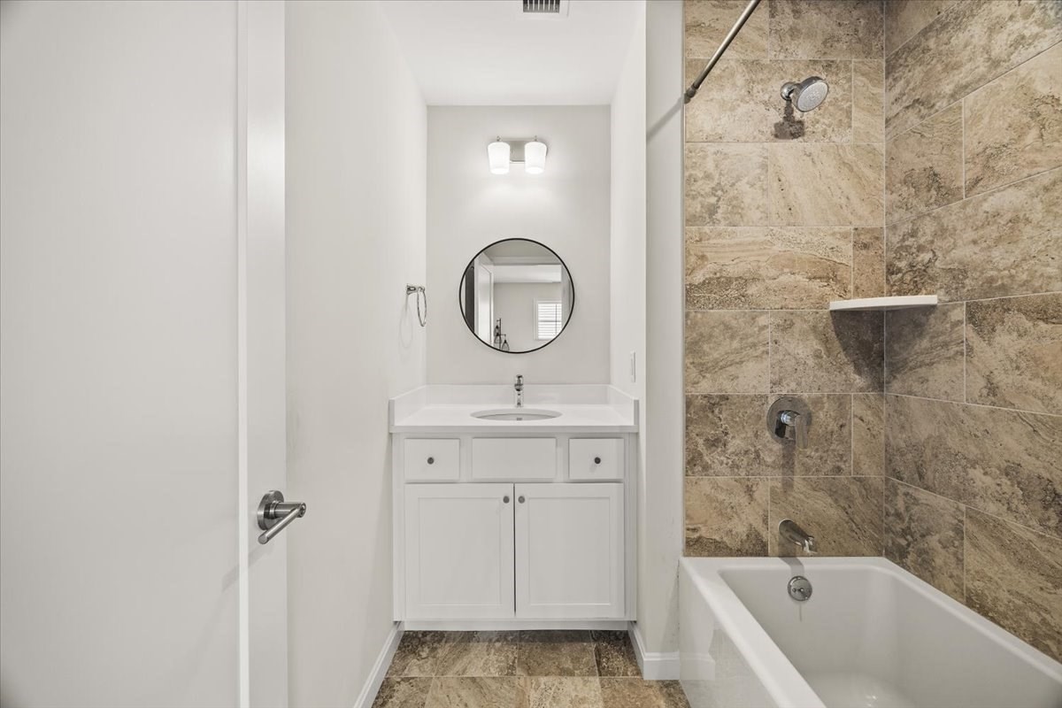 18 Oxbow Rd # 1 Unit: 12-1