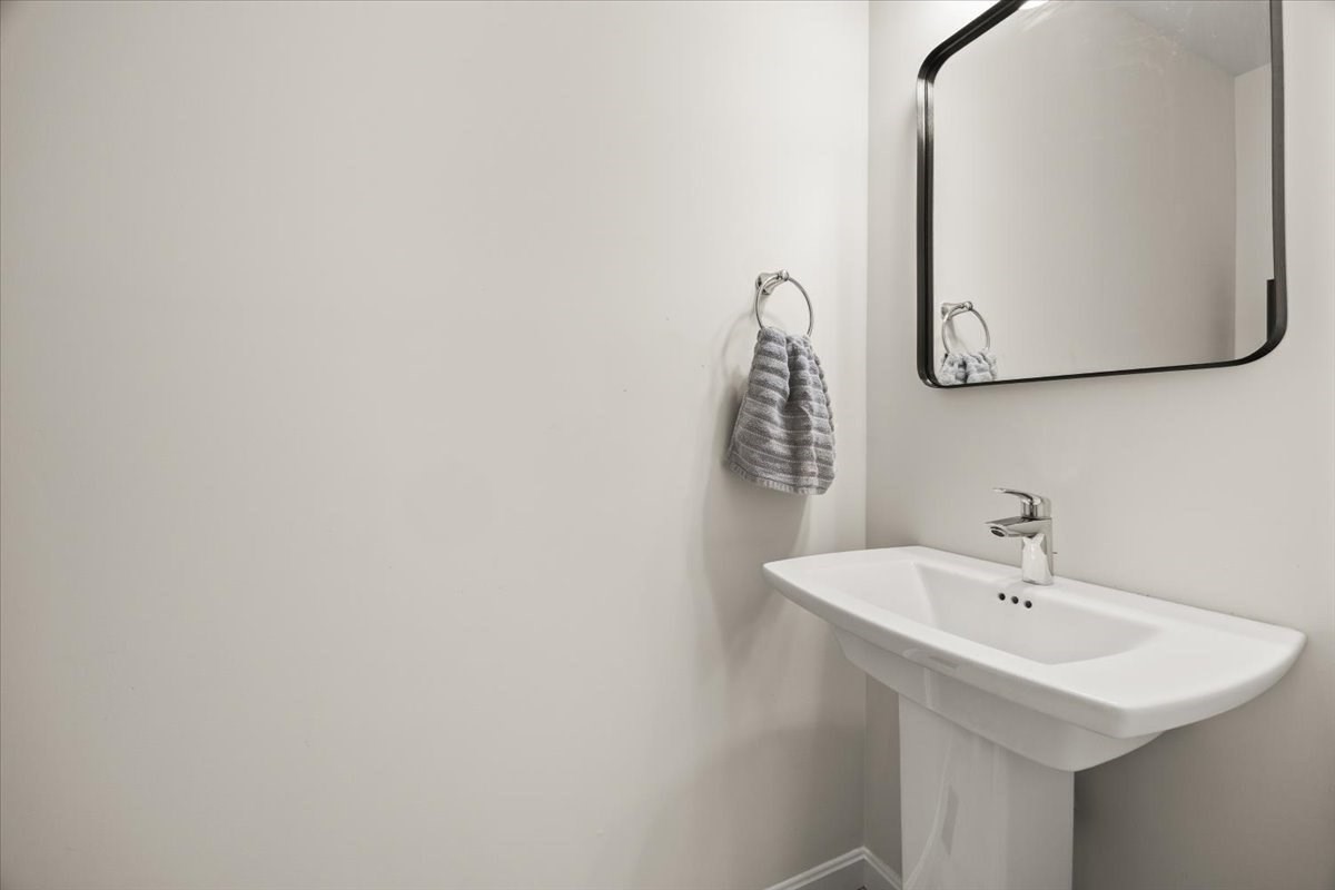 18 Oxbow Rd # 1 Unit: 12-1