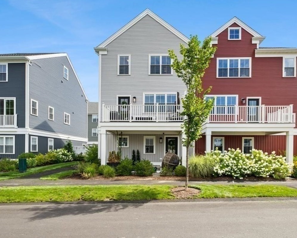18 Oxbow Rd # 1 Unit: 12-1