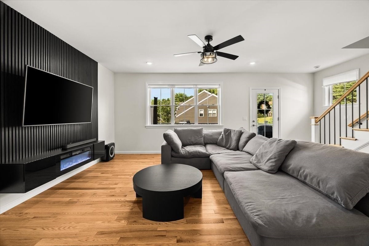 18 Oxbow Rd # 1 Unit: 12-1