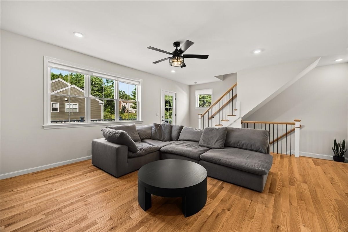 18 Oxbow Rd # 1 Unit: 12-1