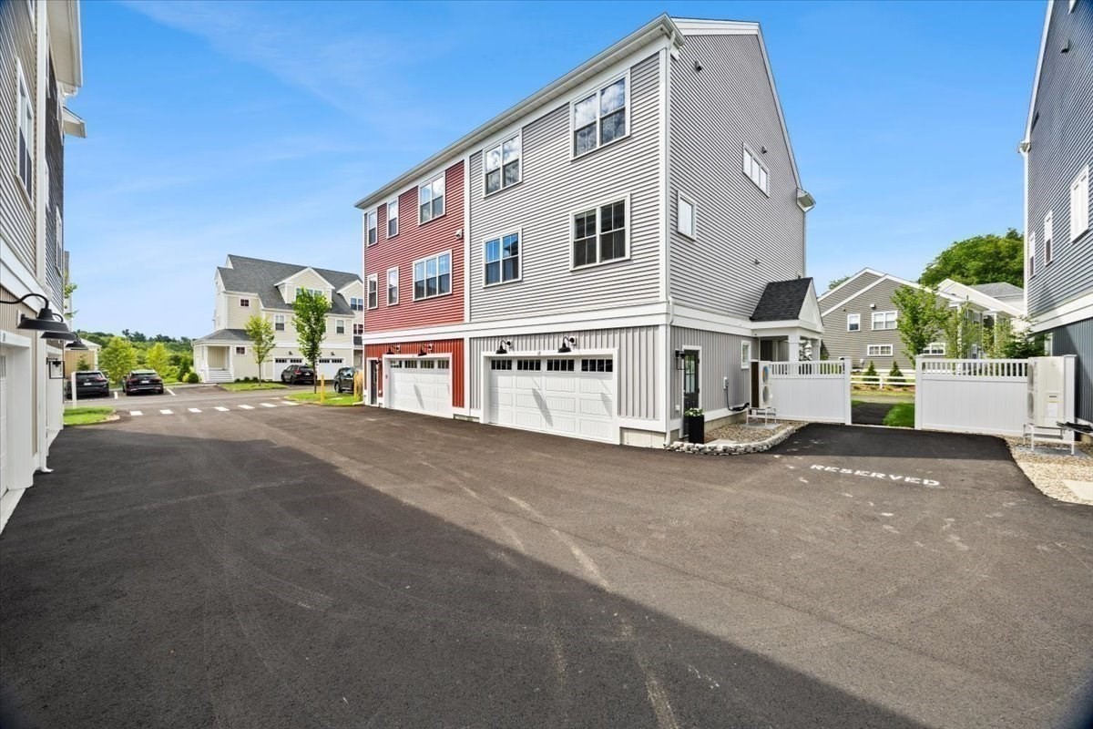 18 Oxbow Rd # 1 Unit: 12-1