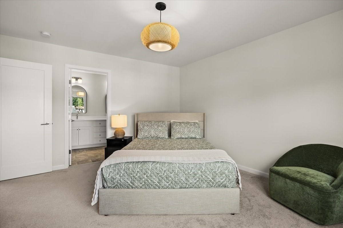 18 Oxbow Rd # 1 Unit: 12-1