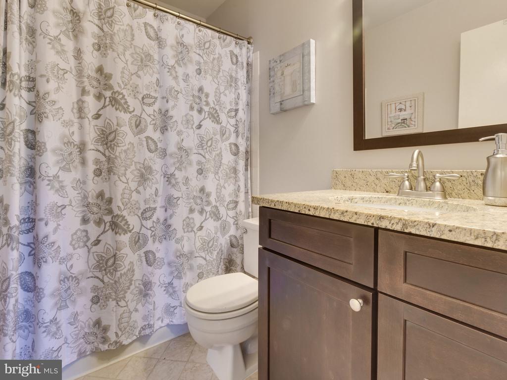 27 CARRIAGE HOUSE CIRCLE