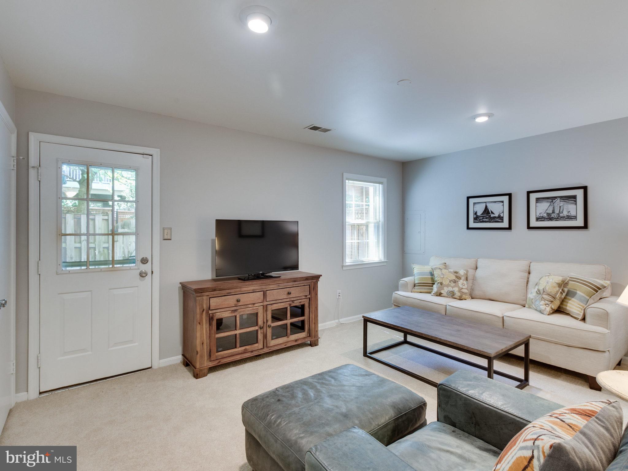 27 CARRIAGE HOUSE CIRCLE