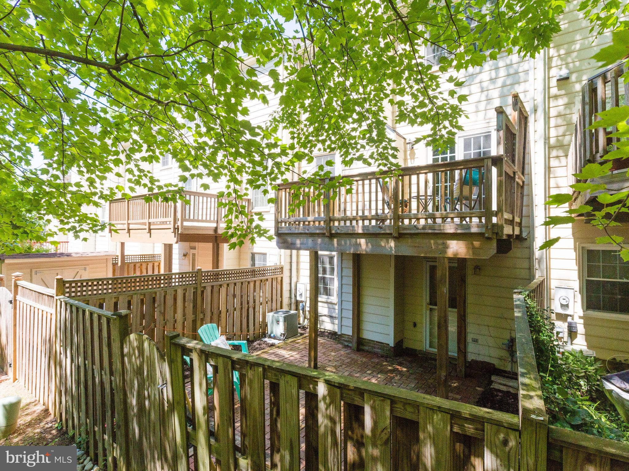 27 CARRIAGE HOUSE CIRCLE