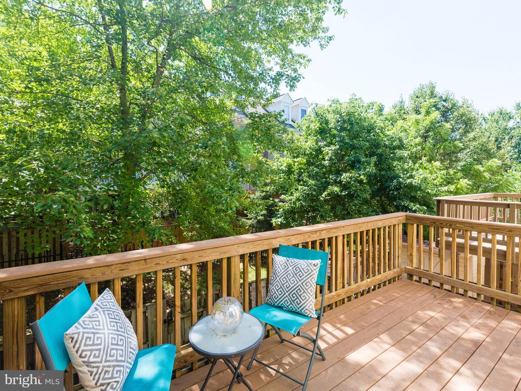 27 CARRIAGE HOUSE CIRCLE