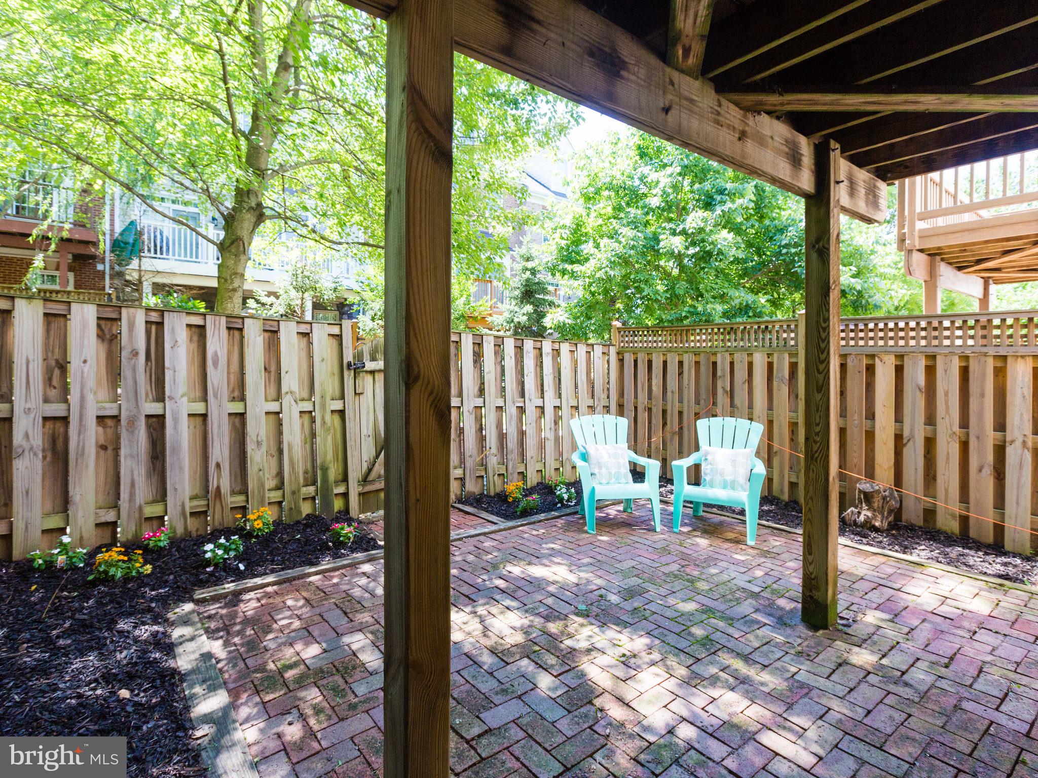 27 CARRIAGE HOUSE CIRCLE