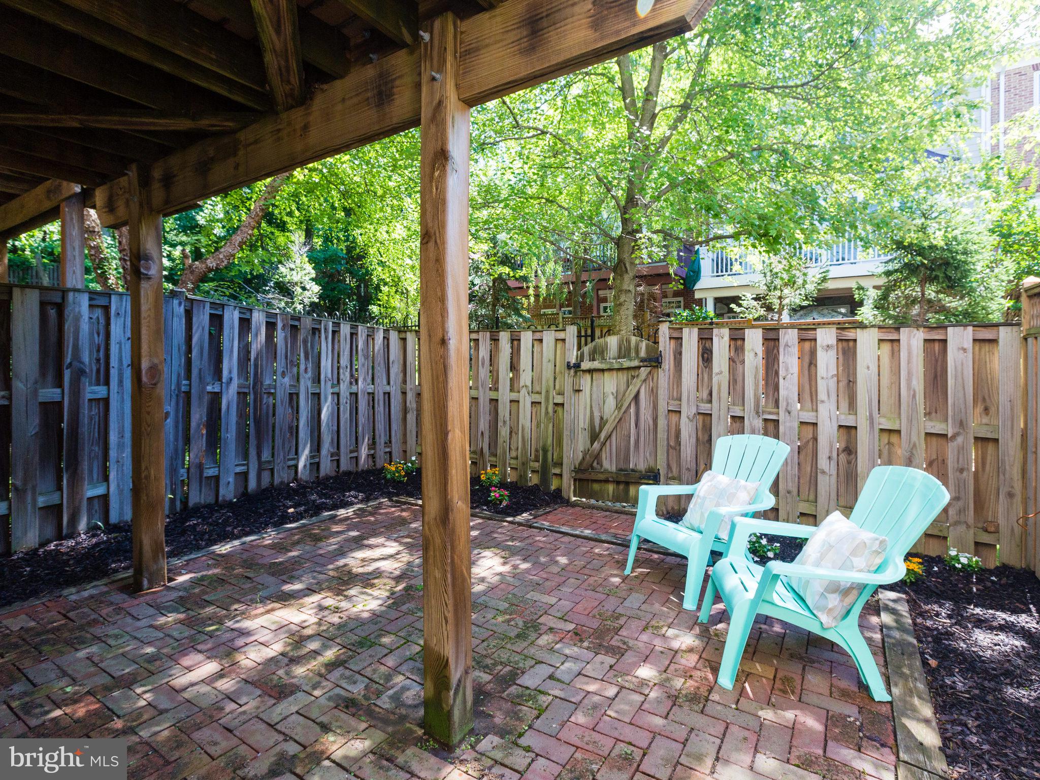 27 CARRIAGE HOUSE CIRCLE